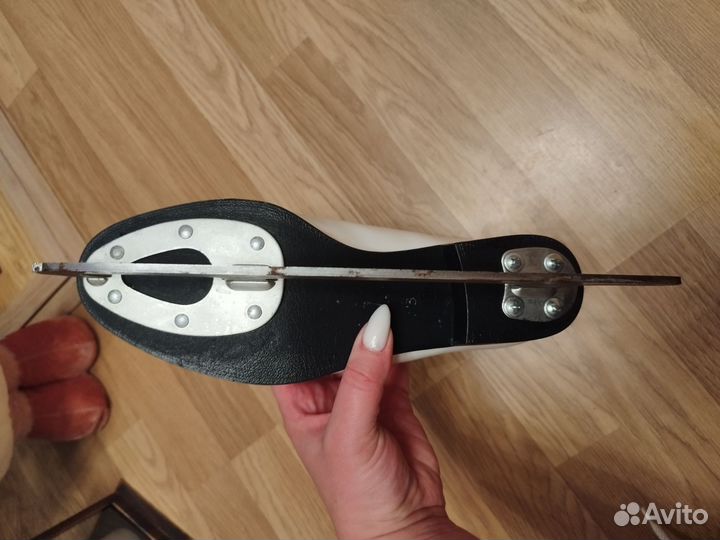 Коньки фигурные женские 40 размер