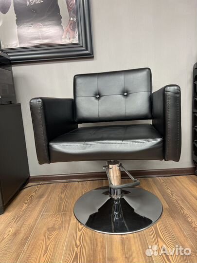 Кресло парикмахерское с пневмо