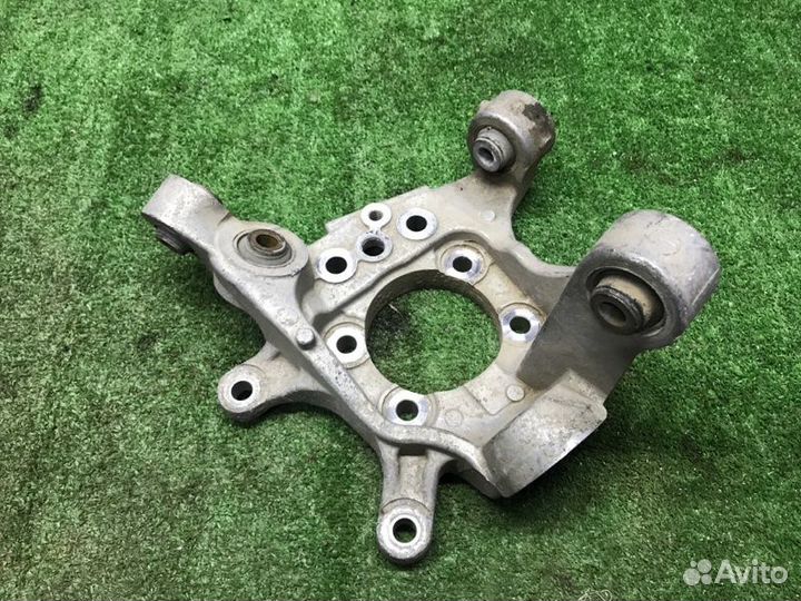 Кулак задний левый Nissan Skyline CPV35 VQ25DE