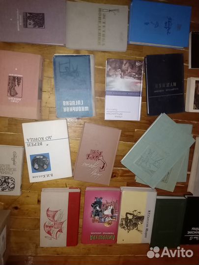 Книги художественная литература различная