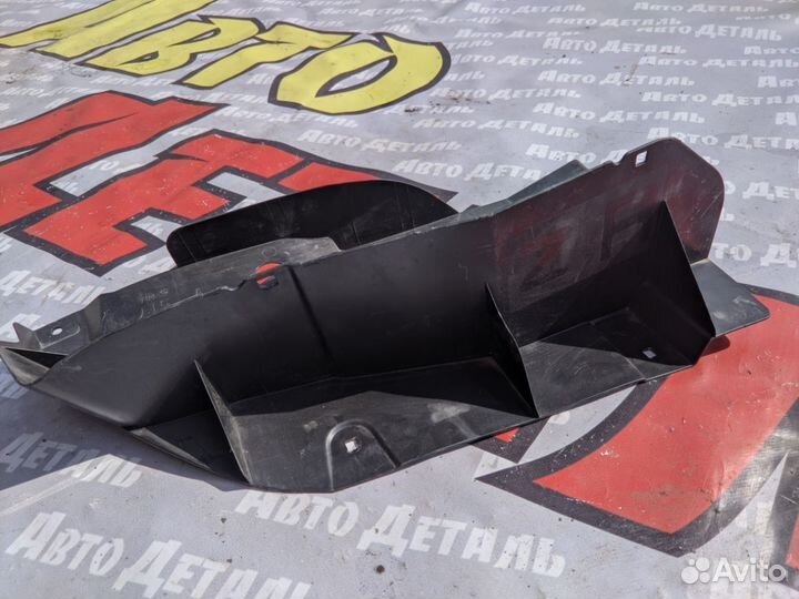 Пыльник заднего бампера правый Lexus LX570 LX470D