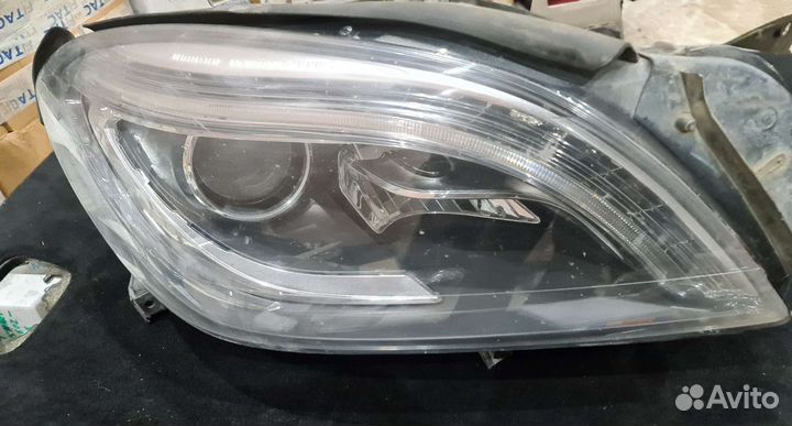 Фара правая Mercedes W166 -следы ремонта