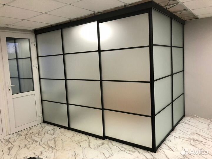 Стеклянная перегородка