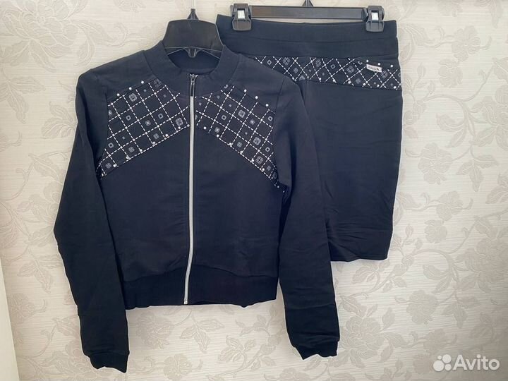 Костюм женский 46 новый бомбер и юбка