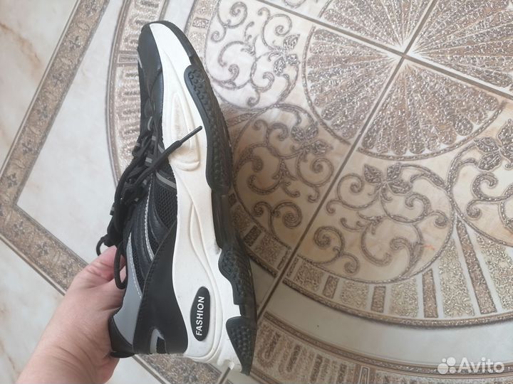 Кроссовки женские 40 размер