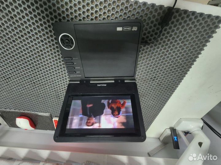 Портативный DVD-плеер PET727/58