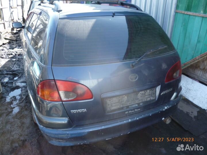 Левые задние фонари тойота авенсис