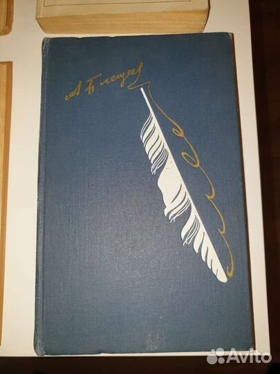 Книги Ремарк, Толстой, Плещеев, Зощенко