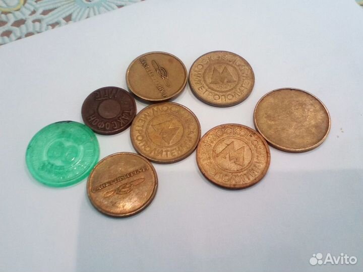 Набор разных жетонов