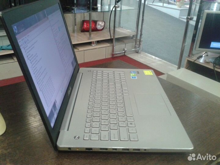 Ноутбук Asus i7