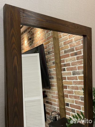 Зеркало в раме из массива