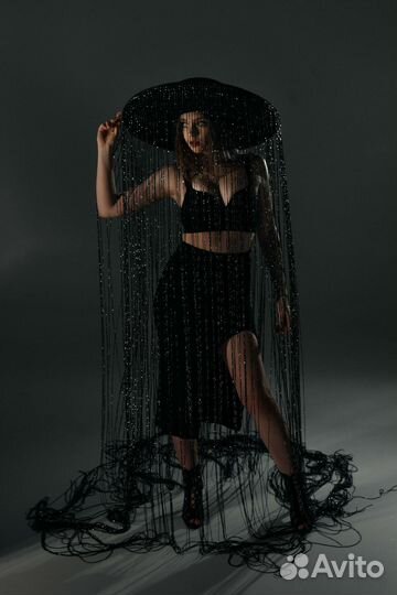 Шляпа с нитями