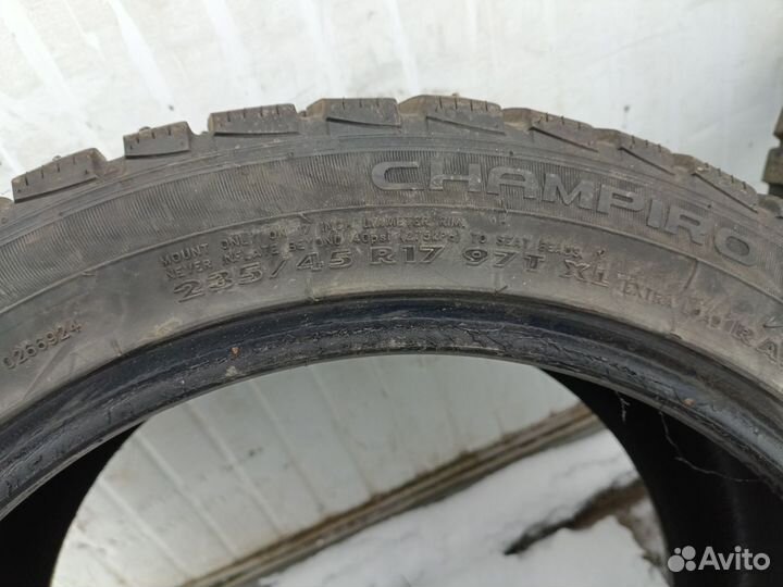 GT Radial Champiro IcePro 235/45 R17 97T