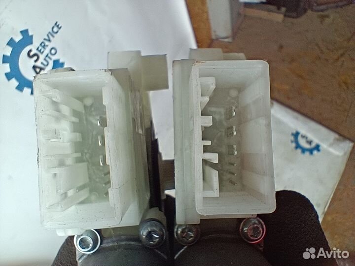 Volkswagen Polo 6 Rapid 20- моторчик левый задний