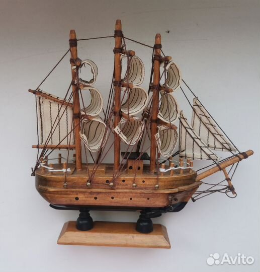 Корабль сувенирный