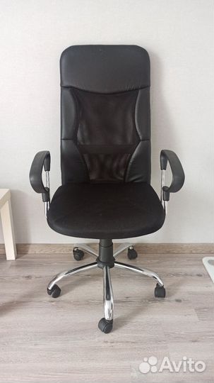 Офисное кресло