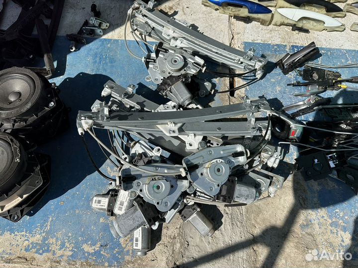 Стеклоподъемник двери Kia Rio 3/Hyundai Solaris