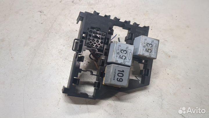 Блок предохранителей Volkswagen Transporter 5, 2004