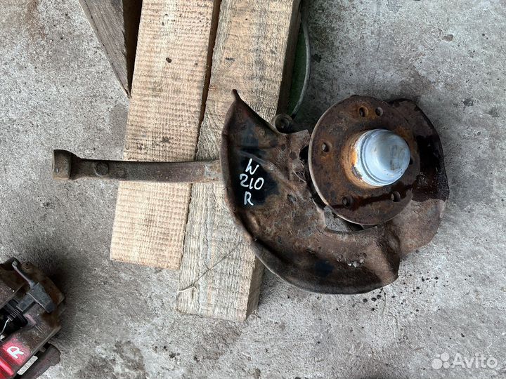 Кулак ступица передний левый правый w210 mercedes