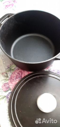 Кастрюля чугунная