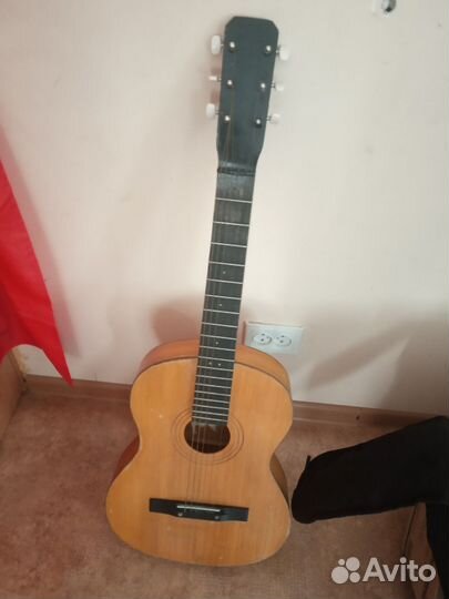 Советская гитара с чехлом