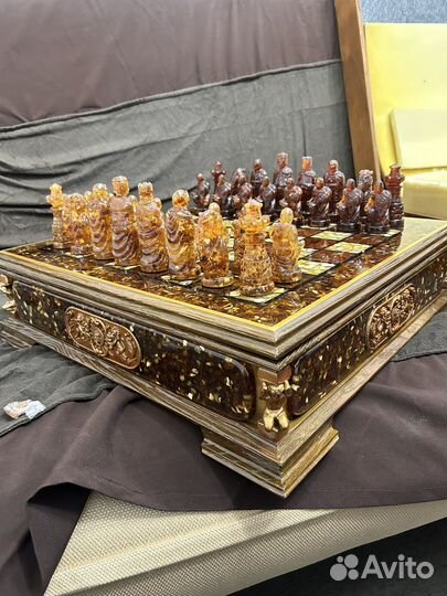 Шахматы из янтаря
