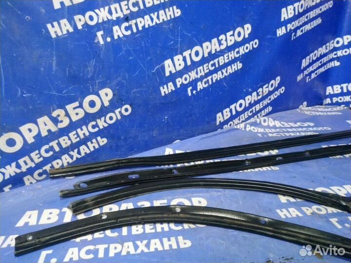 Уплотнитель двери Chevrolet Niva внедорожник 2123