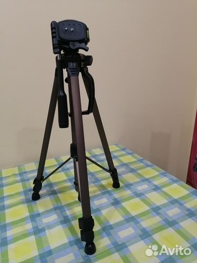 Штатив для фотоаппарата Сontinent А3