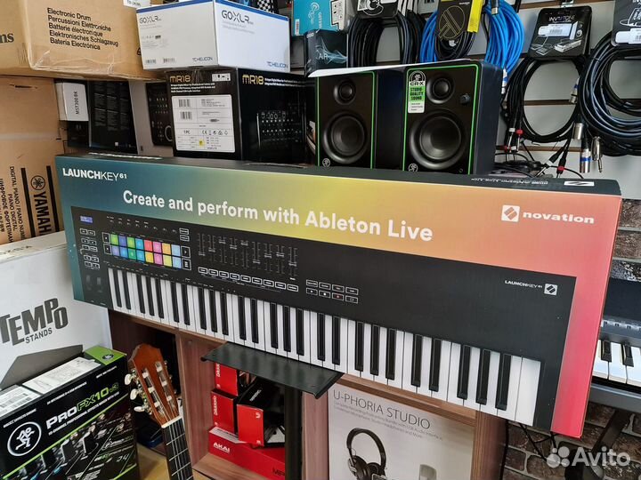 Novation Launchkey 61 MK3 миди клавиатура Новая