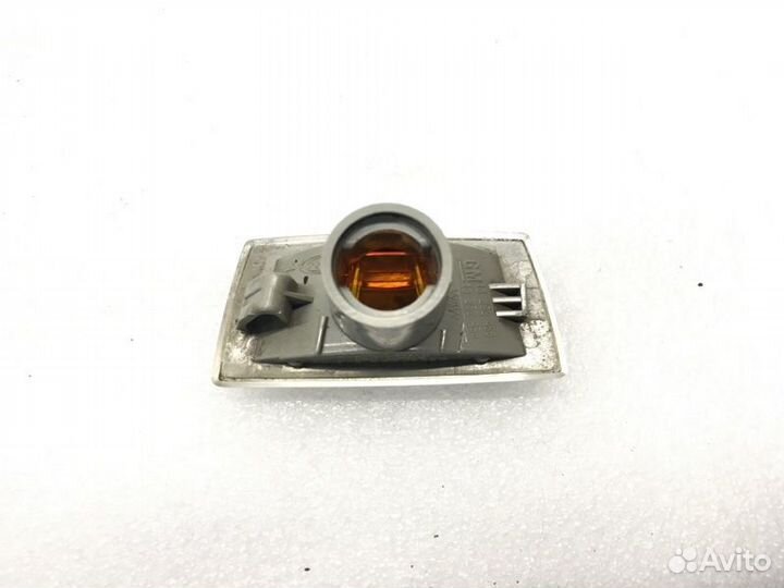 Повторитель поворота в крыло передний левый