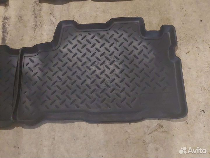 Автомобильные коврики резиновые