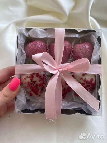 Клубника в шоколаде свежая в коробке