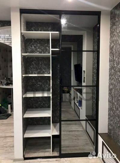 Шкаф с зеркалом