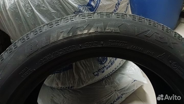 Bridgestone Blizzak VRX 235/50 R18