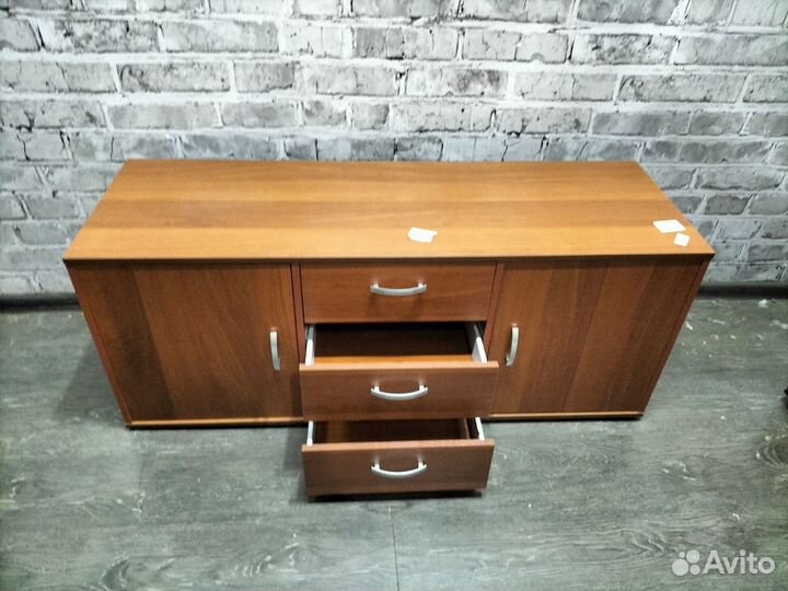 Длинная тумба с ящиками и полками