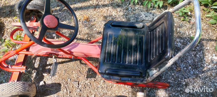 Машинка детска педальная