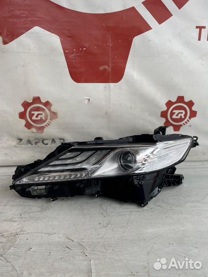 Toyota Camry V70 Фара левая