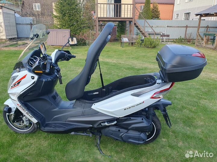 Скутер SYM Joymax 300i