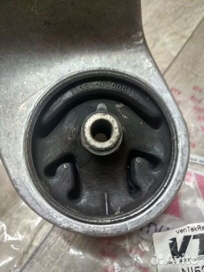 Подушка двс nissan МКПП