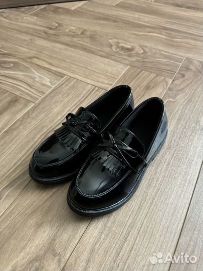 Новые лоферы черные для девочки 33 размер