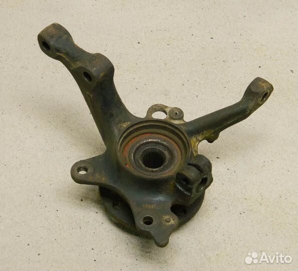 Кулак поворотный правый VW Golf 3