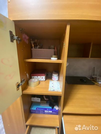 Детский уголок с кроватью и столом