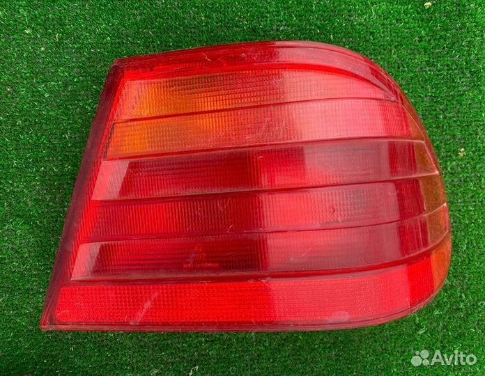 Фонарь задний правый Mercedes E W210 2002