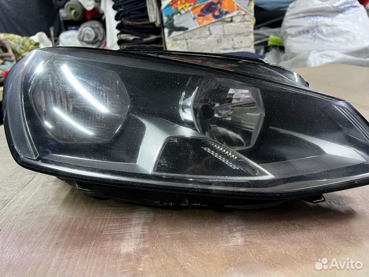 Фара правая передняя VW Golf 7
