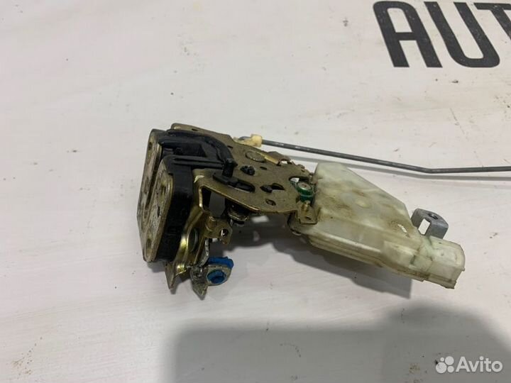 Замок двери задний левый Nissan X-Trail T30 QR20DE