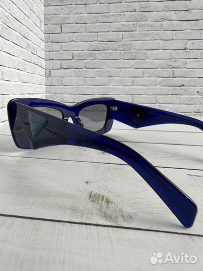 Солнцезащитные очки Prada