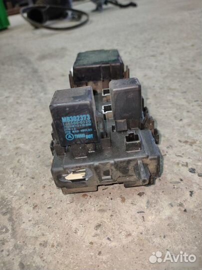 Блок предохранителей Mitsubishi Lancer 5 1988-1994