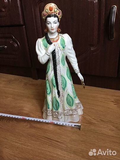 Статуэтка фарфоровая Хозяйка медной горы