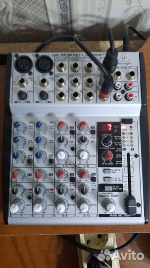 Микшерный пульт Behringer Xenyx 1204 FX