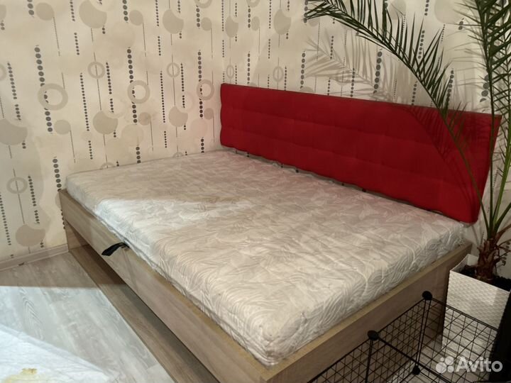 Кровать с подъемным механизмом полутороспальная